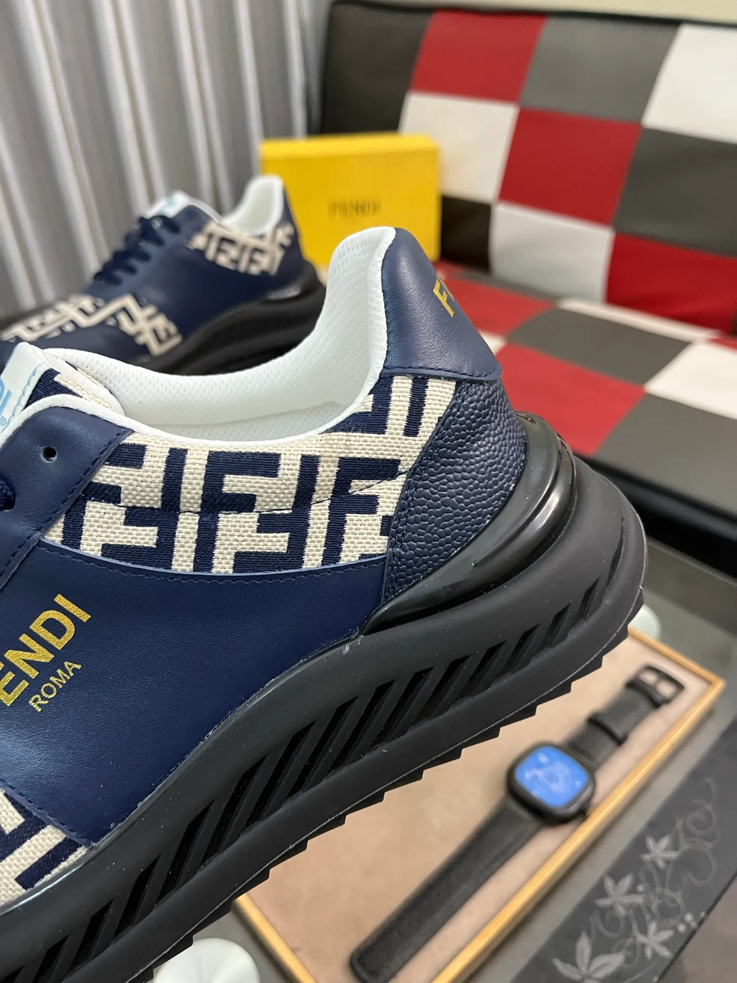 Men's Men's Shoes💰458⌚️⌚️[Fendi] Fendi's latest casual shoes for men! Available at counters simultaneously! Made entirely of imported top-grain calfskin, the interior is made of top-grain water-dyed cowhide, and the original factory-supplied rubber outsole. Leading new fashion concepts. Matching code: 38-444️⃣Colors available